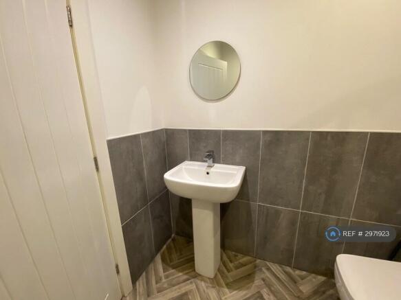 2 bed Flat to rent Image 7