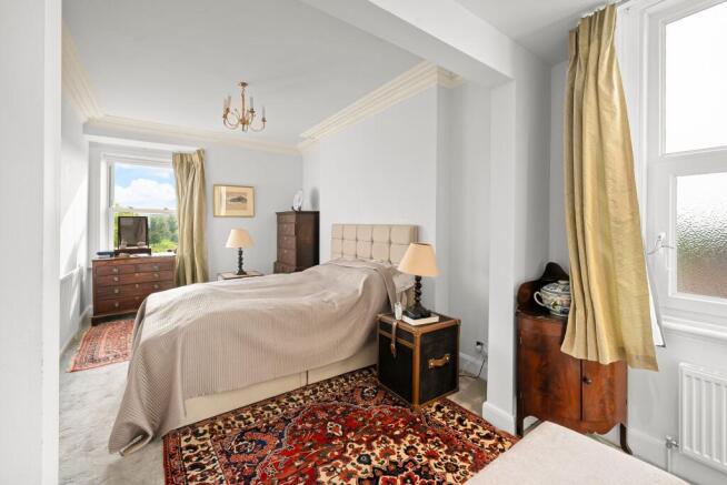 3 bed Flat for sale Image 8
