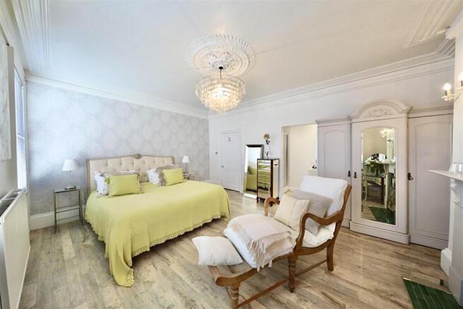 4 bed Terraced for sale Image 8