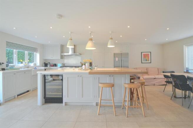 Kitchen 2.jpg