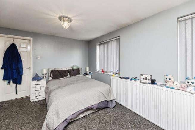 4 bed Semi-Detached for sale Image 8