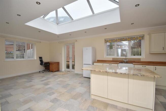 Living Kitchen/Dining Room