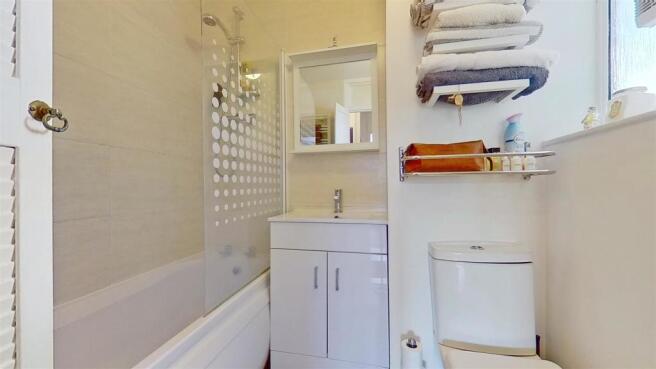 Kingham-Close-Earlsfield-SW18-08302022_163303.jpg