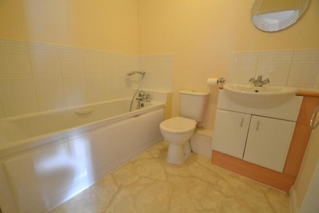 Main bathroom 