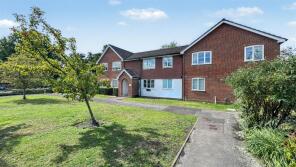 37, Broadhurst, Farnborough GU14 9XA