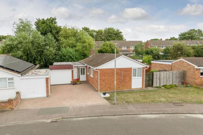 3-bed detached on Baccara Grove, Bletchley, £400,000