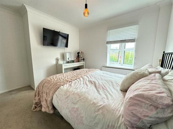 Bedroom 1 2.jpg