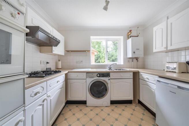 Kitchen (2).jpg