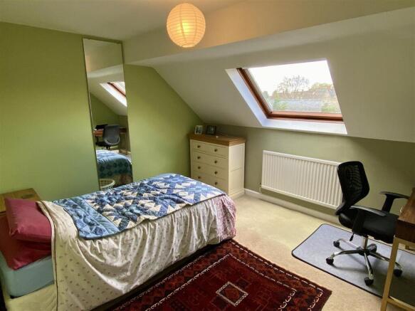 Bedroom 1.JPG