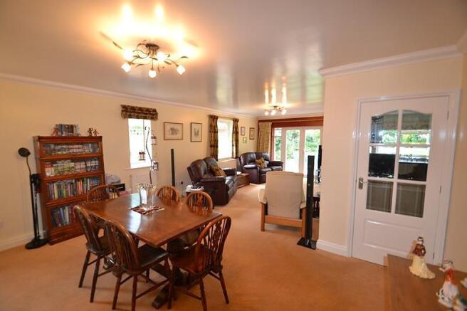 Sitting/Dining Room