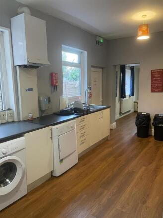 727 Chester Road Kitchen.jpg