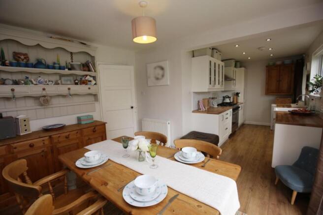 L-Shaped Kitchen/Diner