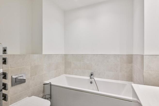 2 bed Flat to rent Image 8
