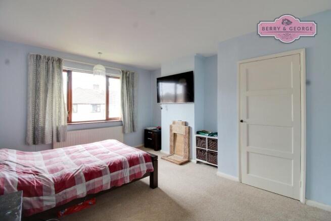 MAIN BEDROOM