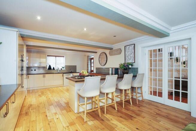 9 bed Detached for sale Image 6