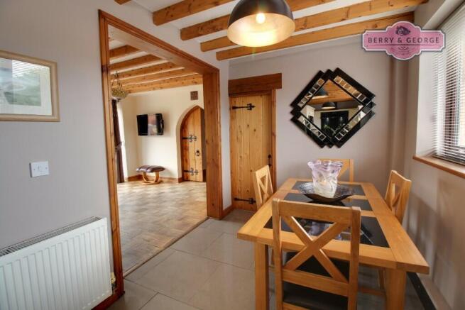 KITCHEN / DINER