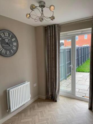 2 bed House to rent Image 5
