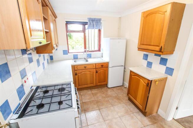 FITTED KITCHEN
