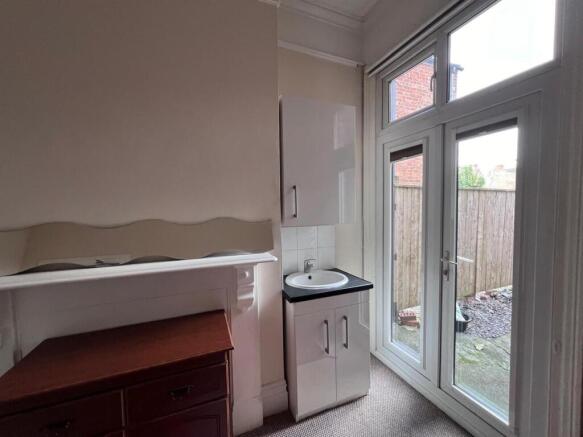 2 bed House Share to rent Image 8