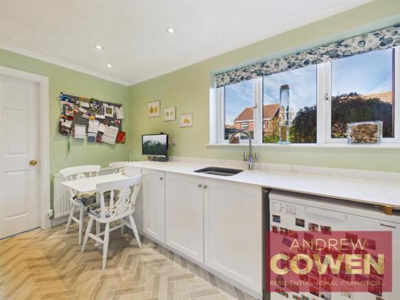 4 bed Detached for sale Image 5
