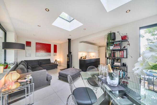 4 bed Semi-Detached for sale Image 6