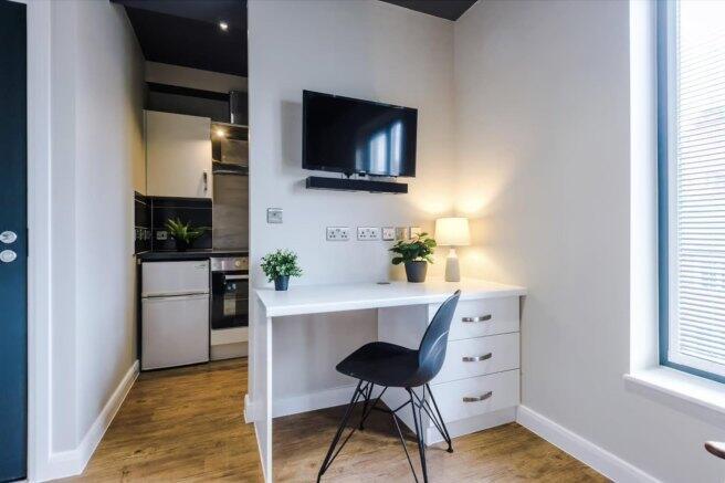 upper-new-walk-le1-7qa-996119