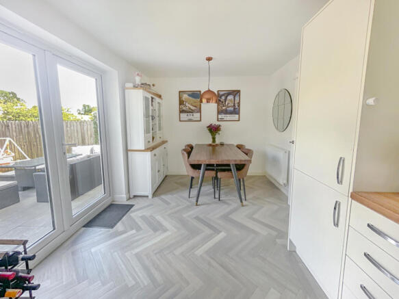 3 bed Semi-Detached for sale Image 6