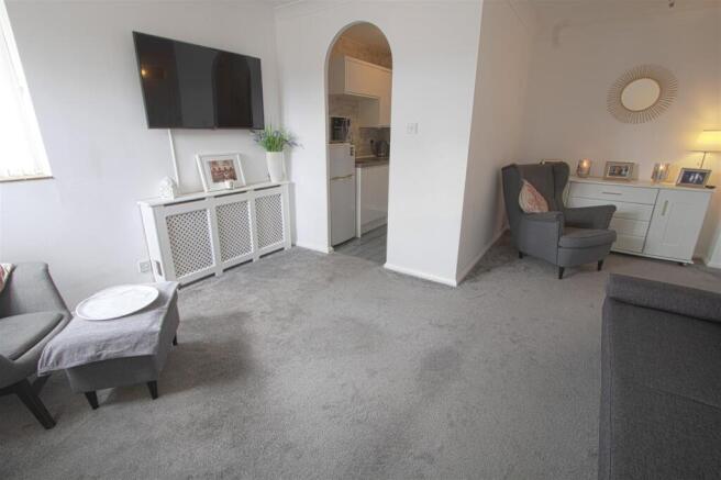 LOUNGE1.jpg