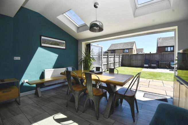 3 bed Semi-Detached for sale Image 3