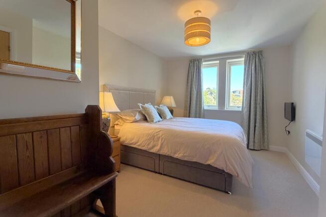 2 bed Flat for sale Image 10