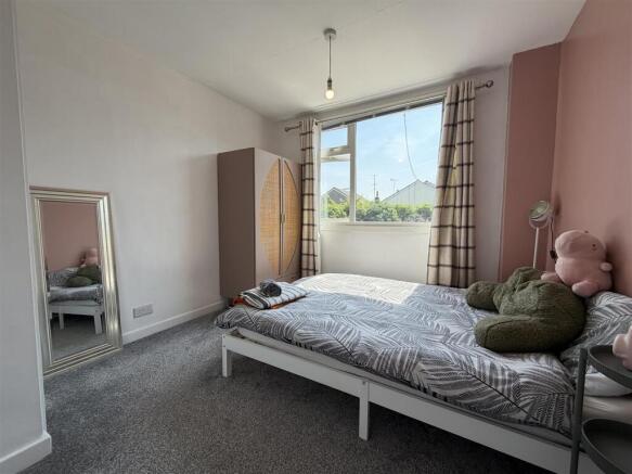 3 bed Semi-Detached for sale Image 12