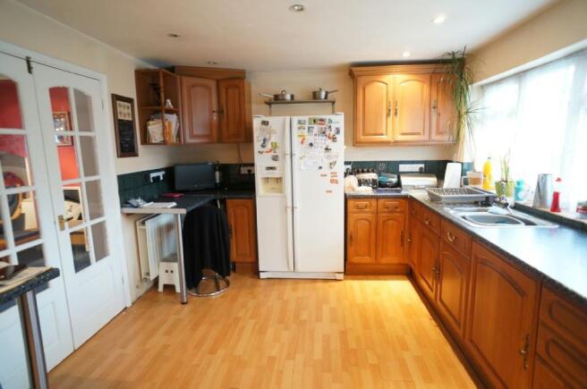 4th Photo of Kitchen