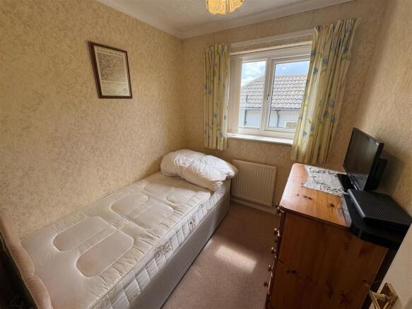 2 bed Semi-Detached Bungalow for sale Image 9