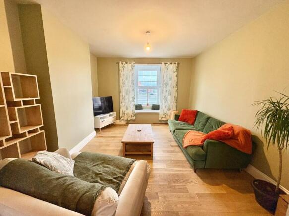SPACIOUS LOUNGE