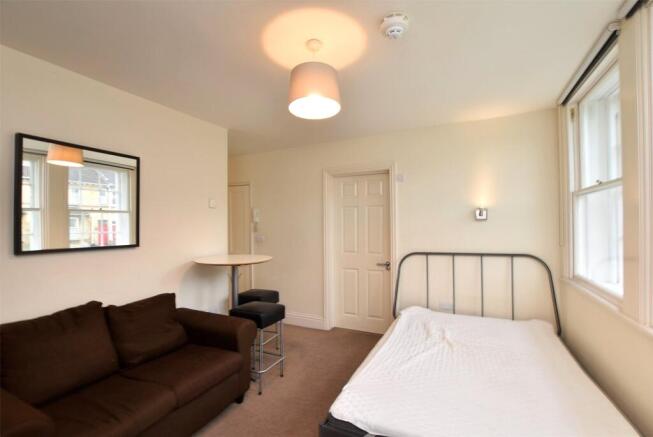 Bedroom/Living Area