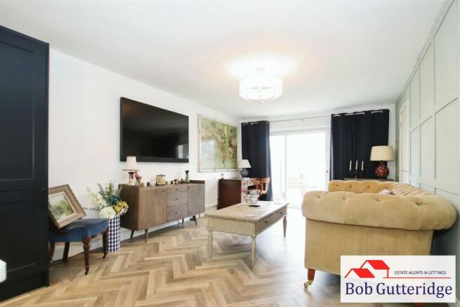 DESIRABLE OPEN PLAN FITTED KITCHEN / LOUNGE / DINE