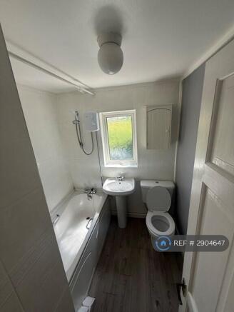 2 bed Terraced to rent Image 5