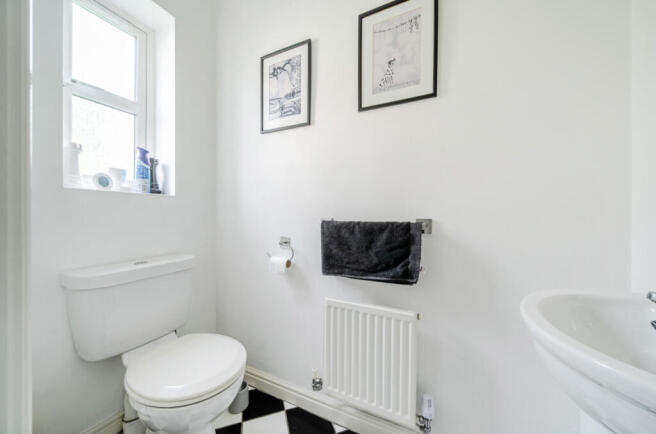 4 bed Semi-Detached for sale Image 11