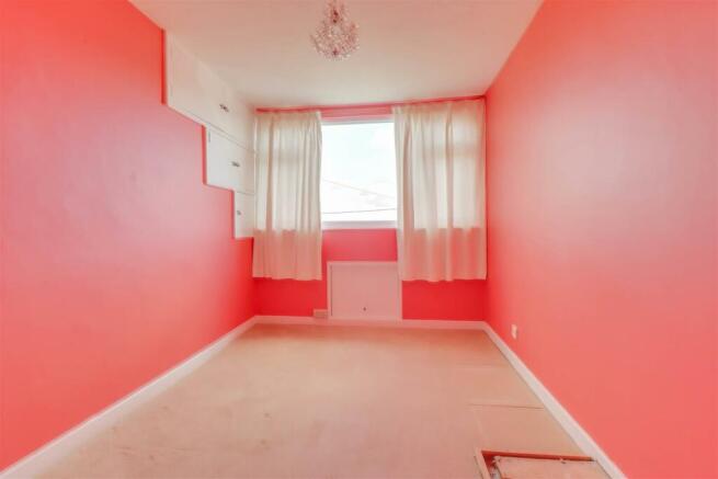 2 FRIERN GARDENS-13.jpg