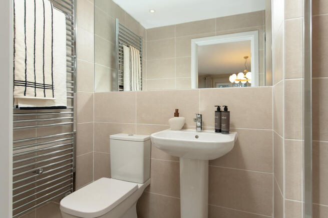 4 bed Detached for sale Image 9