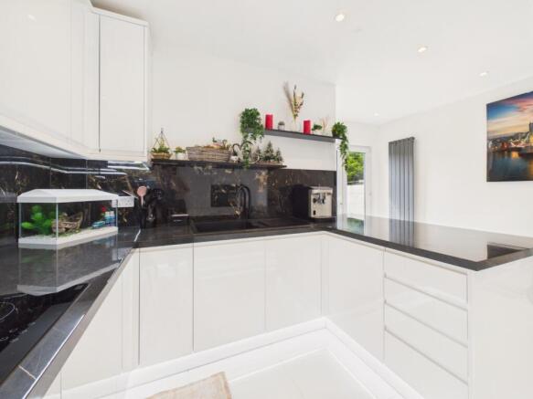 2 bed Terraced for sale Image 8