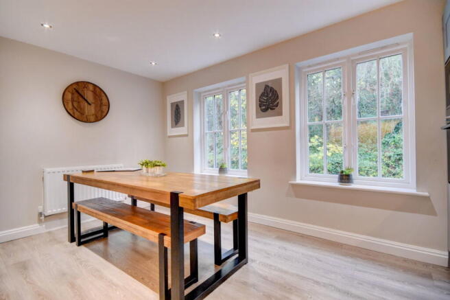 4 bed Town House for sale Image 5