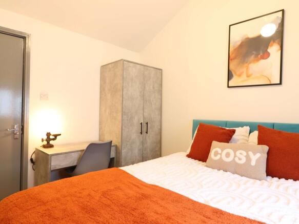 2 Goslyn Room 4 3.JPG