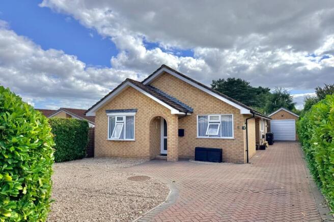 three bedroom detached bungalow verwood