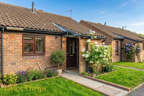 Beazley Close, Ware - BUNGALOW