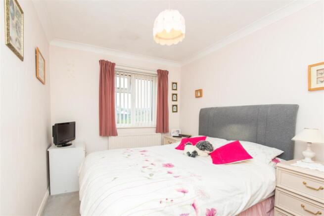 4 Markland Way13.jpg