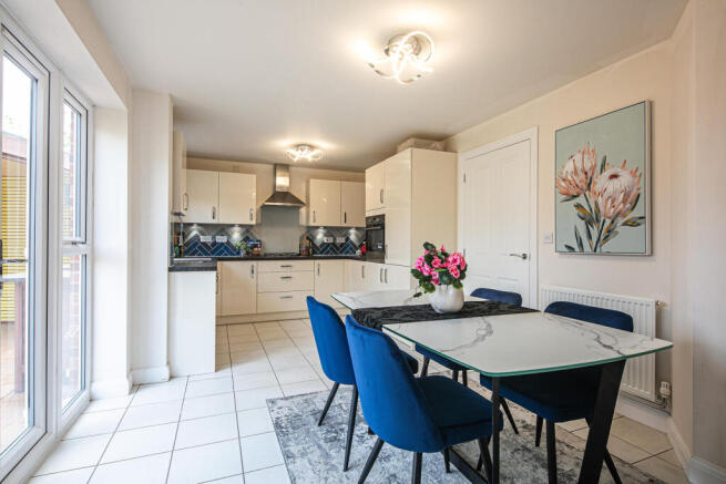 4 bed Detached for sale Image 5