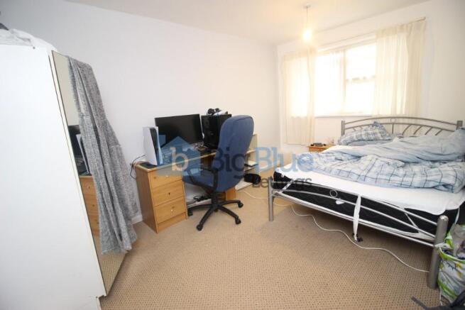 3 bed House Share to rent Image 5