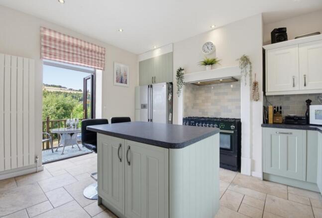 4 bed Detached for sale Image 10