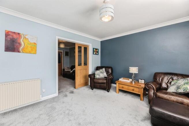 4 bed Detached for sale Image 11